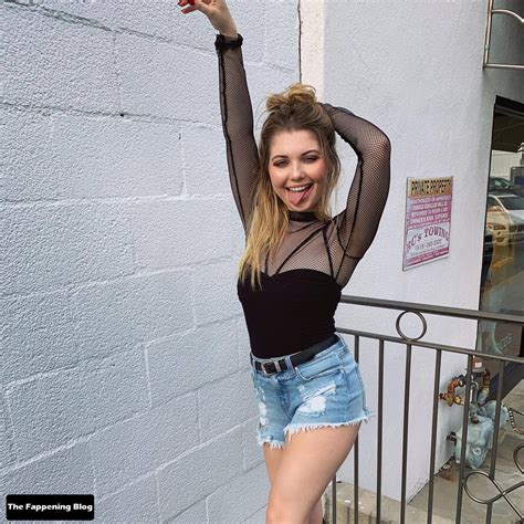 Sammi Hanratty Nude Photos & Naked Sex Videos